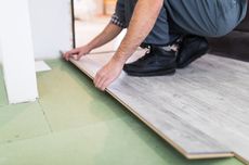 Lantai Laminasi Vs Linoleum, Mana yang Terbaik untuk Rumah? 