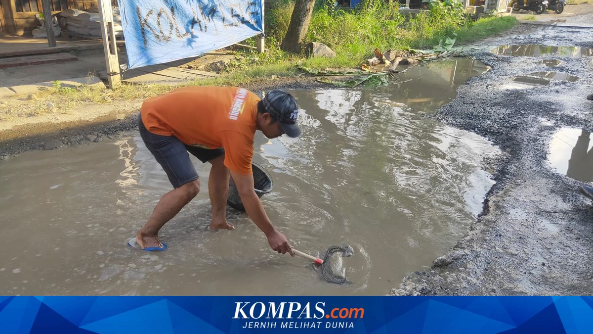 Jalan Rusak di Pati Jadi Kolam Lele, Warga Protes 25 Tahun Tak Diperbaiki