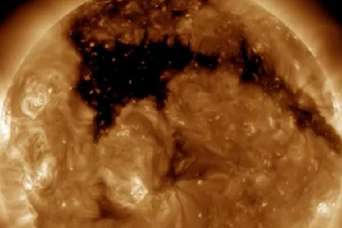 Lubang korona seperti didokumentasikan satelit SDO.