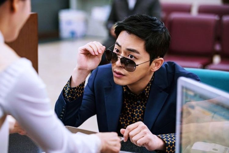 Jo Jung Suk saat berperan sebagai Go Doo Shik dalam film My Annoying Brother pada 2016.