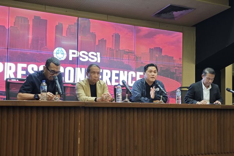Ketua Umum PSSI, Erick Thohir, beserta jajaran