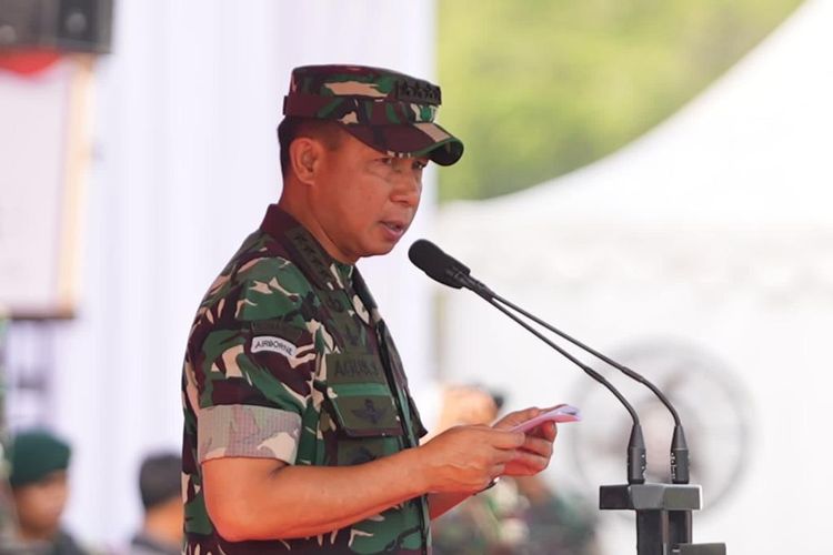 KSAD Jenderal Agus Subiyanto saat apel gelar pasukan TNI AD pengamanan pemilu di silang Monumen Nasional, Jakarta Pusat, Rabu (8/11/2023).