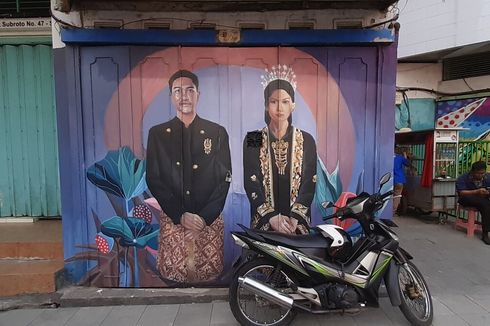 Mural Kaesang dan Erina Pakai Busana Jawa Hiasi Pertokoan Jalan Gatot Subroto Solo