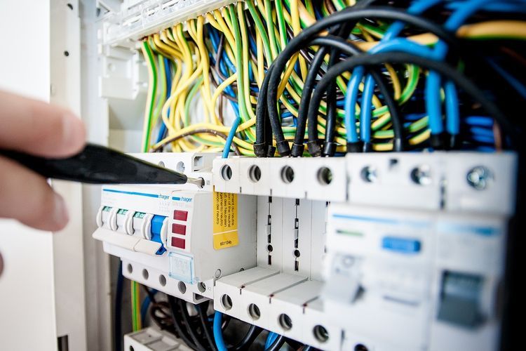 Ilustrasi listrik, Ilustrasi instalasi listrik di rumah.