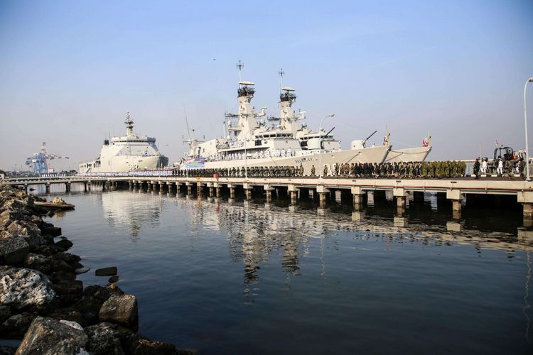 Prajurit TNI AL mengikuti upacara peringatan HUT Ke-73 TNI AL di Kompleks Dermaga Pondok Dayung Koarmada I, Tanjung Priok, Jakarta Utara, Senin (10/9/2018). Peringatan HUT Ke-73 TNI AL itu mengangkat tema Bersama Rakyat TNI Angkatan Laut siap membangun Bangsa Guna Mewujudkan Kesejahteraan Melalui Laut.