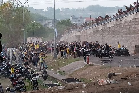 Kerusuhan Usai Laga Gresik United Vs Deltras: Polisi Tembakkan Gas Air Mata, 28 Orang Terluka