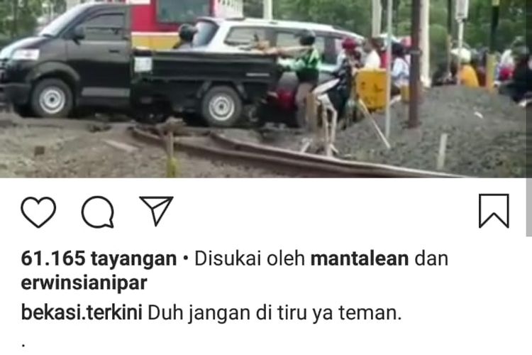 Kereta api di Jalan Agus Salim yang berhenti, Selasa (4/2/2020).