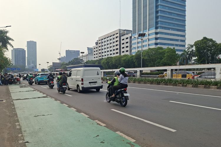Demo Mahasiswa di Gedung DPR Bubar, Lalu Lintas Jalan Gatot Subroto Lancar
