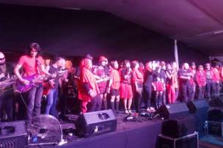 Para artis musik yang bergabung dalam Komunitas Musisi Penyanyi Indonesia Kita tampil dalam konser memperingati Hari Pahlawan yang digelar di Bentara Budaya Jakarta pada Kamis (10/11/2016) malam.