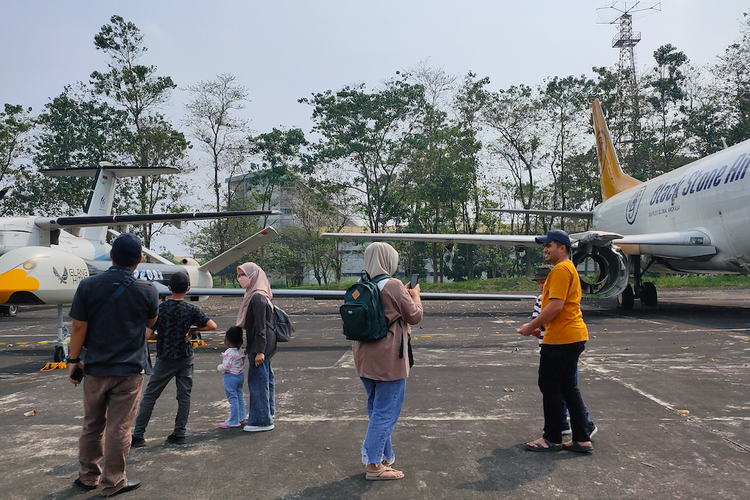 Edutainment Dirgantara Indonesia di Bandung, eduwisata mengenai satu-satunya industri pesawat di Asia Tenggara, yang merupakan milik PT Dirgantara Indonesia (PTDI)  
