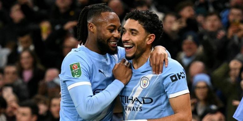 Penyerang Manchester City, Omar Marmoush, merayakan gol ke gawang Newcastle United. Pertandingan Man City vs Newcastle United merupakan laga leg kedua semifinal Piala Liga Inggris pada Kamis (5/2/2026) dini hari WIB.