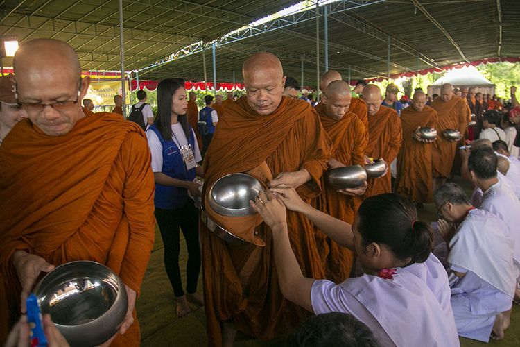 Hari Raya Waisak Apa Itu Waisak Dan Bagaimana Umat Buddha Merayakannya Halaman All Kompas Com