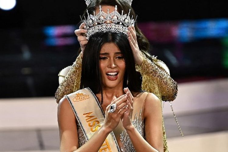 Kontestan kontes kecantikan transgender Filipina Fuschia Anne Ravena dinobatkan sebagai pemenang kompetisi Miss International Queen 2022 di Pattaya pada 25 Juni 2022. 