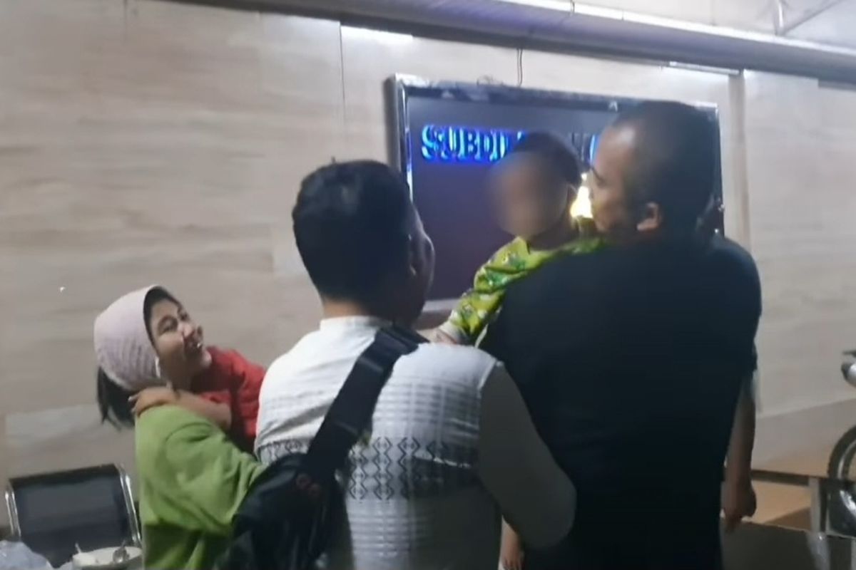 Momen kembalinya bayi yang diculik di Bekasi ke pelukan keluarga
