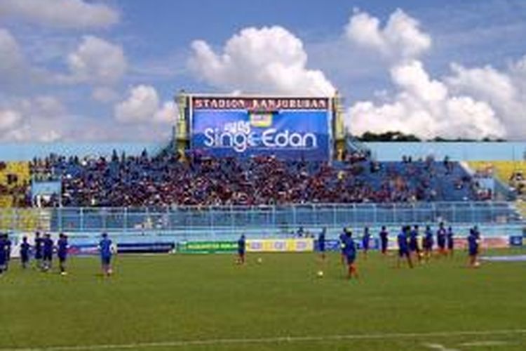 Inilah wajah pemain dan manajemen Arema Cronus, yang akan berkompetisi di ISL 2015/2016. Launching tim dilakukan di Stadion Kanjuruhan, Malang, Minggu (15/2/2015).