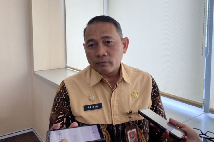 Kepala Satuan Polisi Pamong Praja (Kasatpol PP) DKI Jakarta Arifin usai rapat terkait penanganan alat peraga kampanye (APK) pemilu. Rapat itu digelar di Balai Kota DKI Jakarta pada Kamis (18/1/2024).
