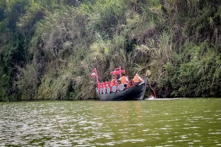 Lubang tambang di Bandung Barat disulap jadi danau, objek wisata anyar di Kota Baru Parahyangan bernama Tepi Danau.