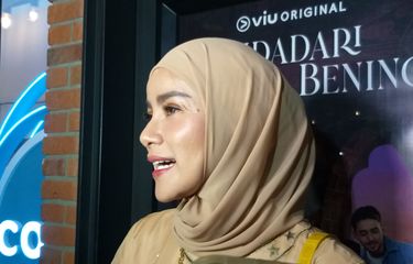 Aktris Olla Ramlan saat jumpa pers usai press screening serial web Bidadari Bermata Bening di bioskop kawasan Thamrin, Jakarta Pusat, Kamis (30/3/2023).