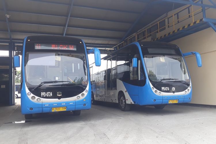 Bus Transjakarta merek Zhong Tong di Pool PPD Bus Transjakarta Pulogadung, Jakarta Timur, Rabu (16/10/2019).