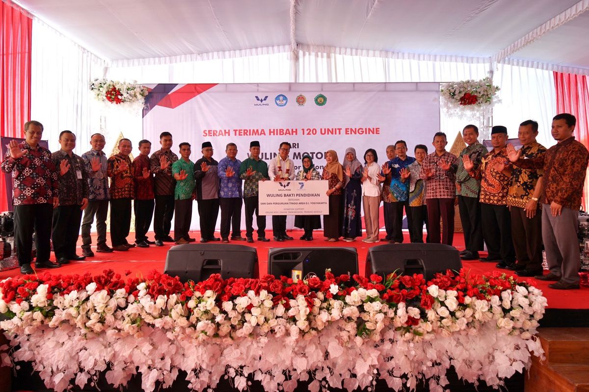 Dalam rangka menyambut tujuh tahun kiprah Wuling berkarya di Indonesia pada bulan Juli 2024, Wuling Motors (Wuling) menggelar program ?Wuling Bakti Pendidikan? di Jawa Tengah dan DIY.