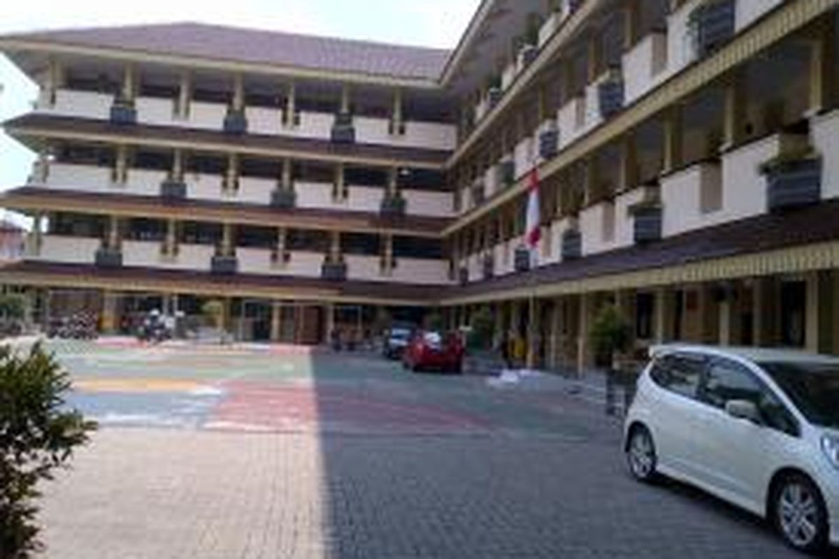 Gedung sekolah SMA Negeri 14 Jakarta.