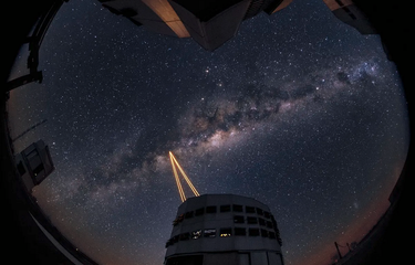 Pengamatan langit dari Teleskop Sangat Besar (VLT) milik European Southern Observatory (ESO) di Chili 
