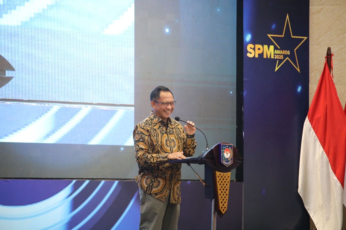 Menteri Dalam Negeri (Mendagri) Muhammad Tito Karnavian dalam acara SPM Awards 2025 di Kantor Direktorat Jenderal (Ditjen) Bina Pembangunan Daerah (Bangda) Kemendagri, Jakarta, Jumat (23/5/2025).
