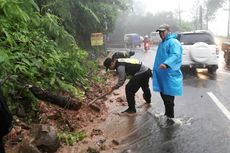 Tebing Setinggi Empat Meter di Puncak Longsor