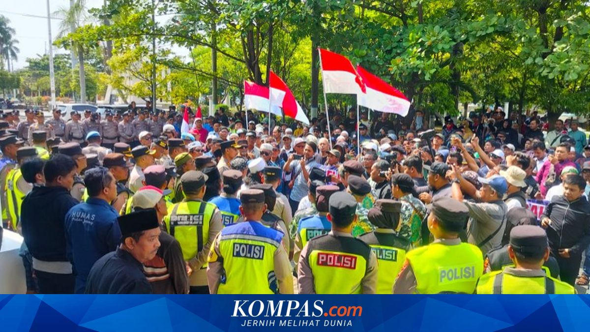 Ratusan Warga Margadana Demo DPRD Kota Tegal, Tolak Operasional Tempat Hiburan Malam