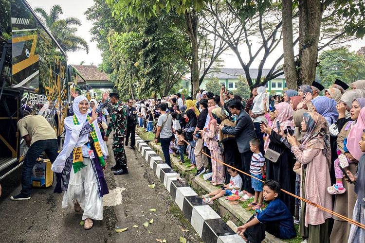 1 Calon Haji Bandung Barat Gagal Berangkat, 441 Orang Kloter Pertama Terbang ke Tanah Suci