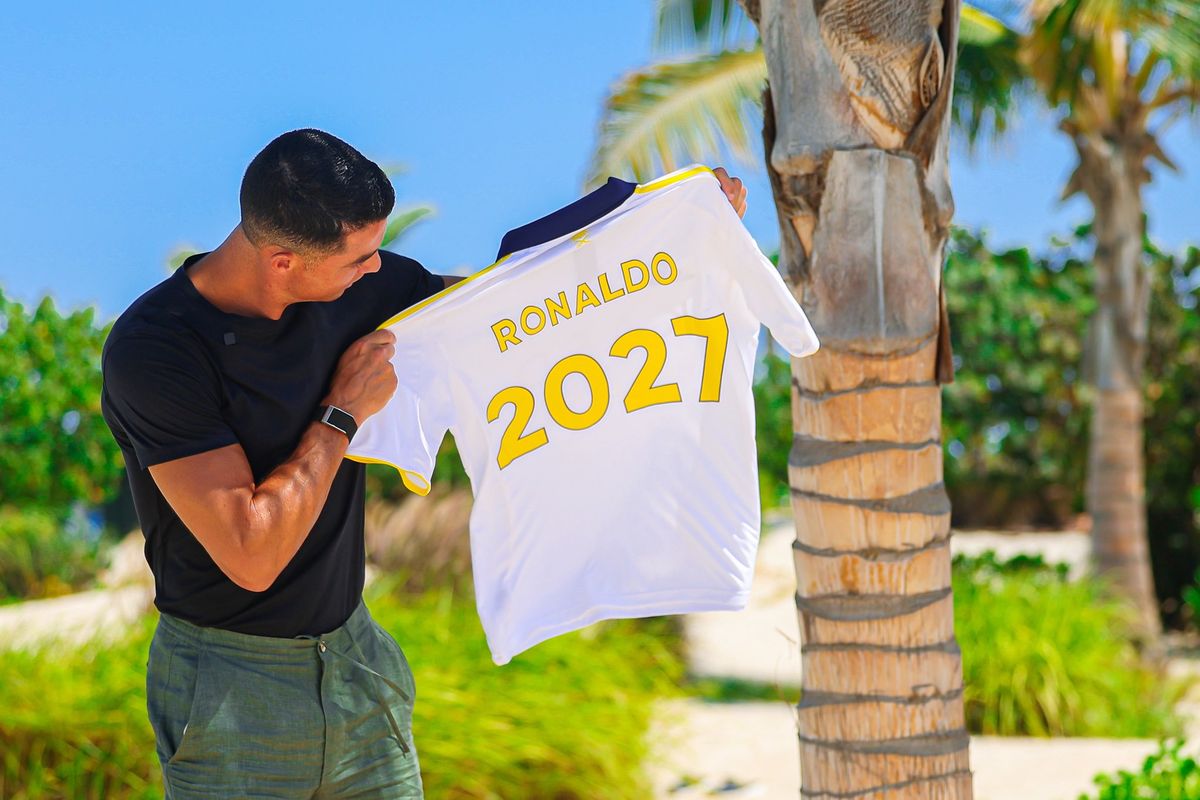 Cristiano Ronaldo Bertahan di Al Nassr hingga 2027 Demi Uang Minyak atau Gelar Juara?