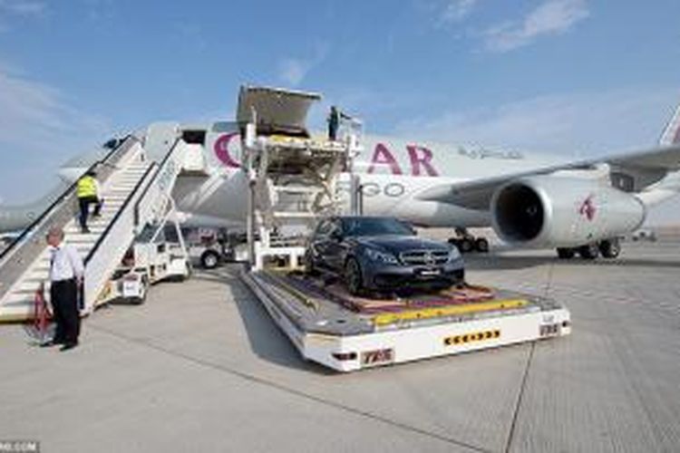 Qatar Airways menyediakan kargo khusus untuk mengangkut mobil-mobil mewah milik warga dari sejumlah negara Arab ke London.