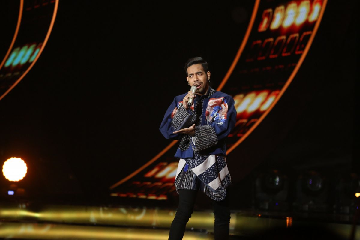 Penampilan Glen di acara Top 9 Indonesian Idol 2018 Studio 11, MNC Studios, Kebon Jeruk, Jakarta Barat, Selasa (13/2/2018). Dalam episode Top 9 Indonesian Idol 2018 salah seorang peserta akan kembali tereliminasi di penghujung acara.