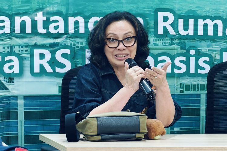 Direktur Utama RS Kemenkes Surabaya, dr. Martha Muliana L. Siahaan usai Pertemuan Strategis di RSUP Kemenkes Surabaya, Jawa Timur, Rabu (10/12/2025) sore.