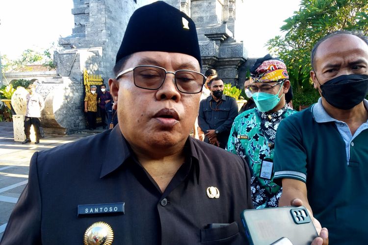 Wali Kota Blitar menjawab wartawan di area Makam Bung Karno, Jumat (13/5/2022)