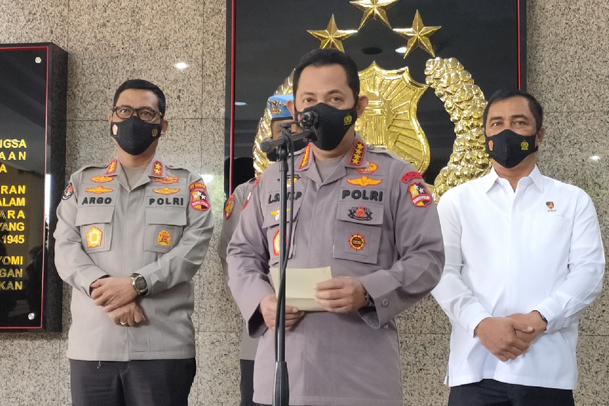 National Police Chief General Listyo Sigit Prabowo at a press conference at National Police Headquarters, Jakarta, Wednesday, April 28.