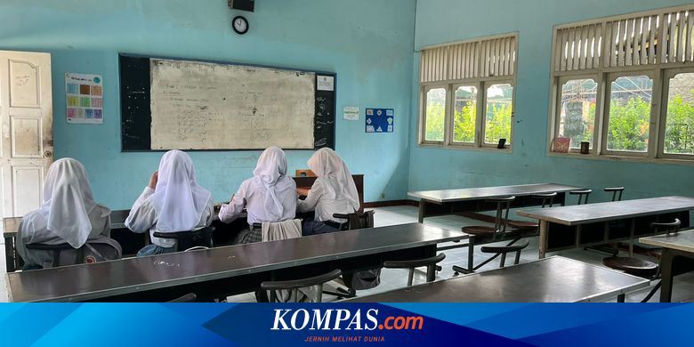 Siswa di kelas yang sepi