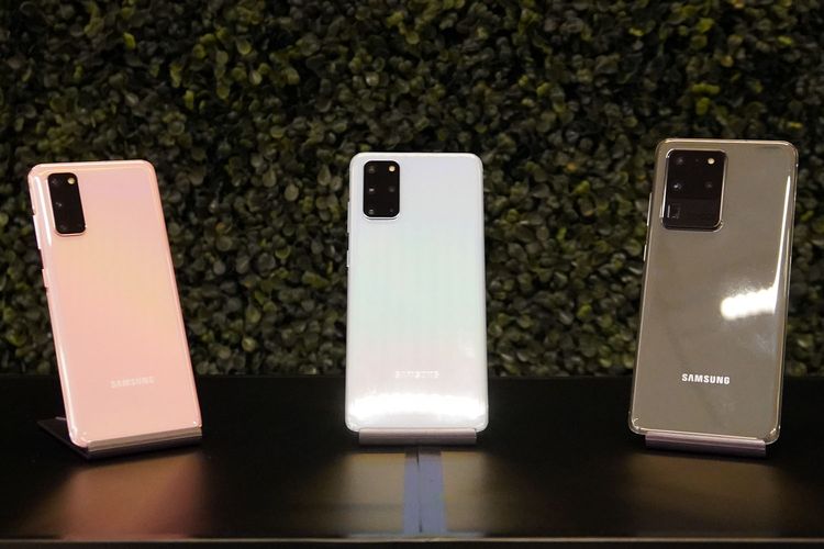 Trio Samsung Galaxy S20, S20 reguler, S20 Plus, dan S20 Ultra.