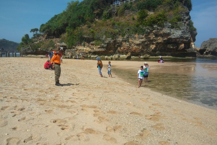 Pantai Drini, Desa Banjarejo, Tanjungsari, Gunungkidul, DI Yogyakarta