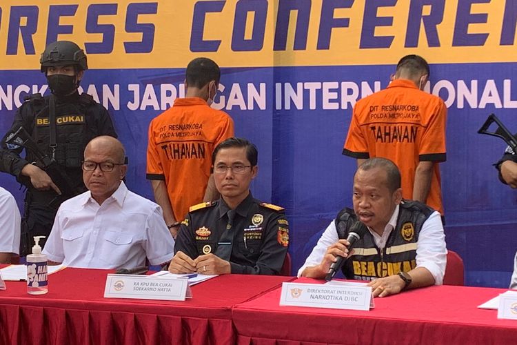 Konferensi pers penyelundupan narkotika jaringan internasional, Selasa (30/5/2023) di kantor Bea Cukai Bandara Soekarno-Hatta. Bea Cukai bersama Direktorat Interdiksi Narkotika Direktorat Jenderal Bea dan Cukai serta Ditserse Narkoba Polda Metro Jaya berhasil mengagalkan penyelundupan narkotika jenis sabu seberat 12.172 gram.