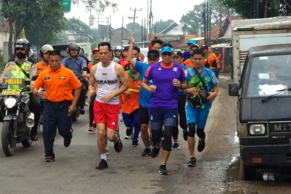 Wagub Sandiaga Uno berlari menuju TPST Bantar Gebang Jumat 9/3/2018