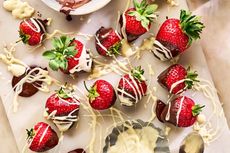 Resep Stroberi Celup Cokelat, Ide Dessert Valentine Murah Meriah