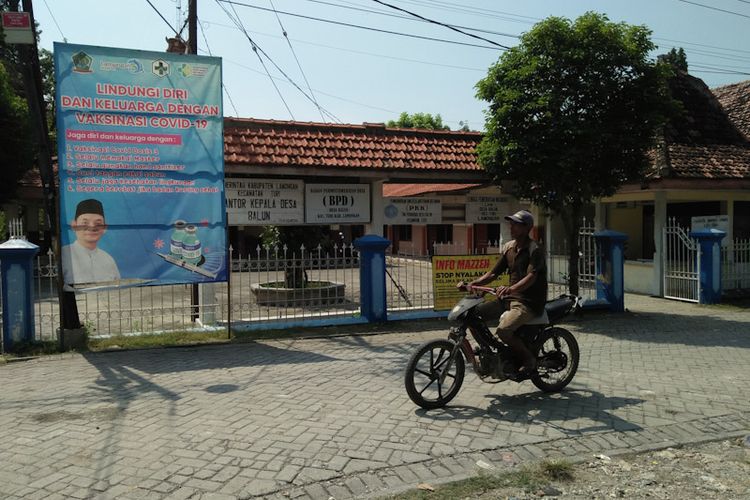 Balai Desa Balun di Kecamatan Turi, Lamongan, Jawa Timur. Desa yang dihuni oleh tiga pemeluk agama berbeda, yang tetap hidup rukun dan damai berdampingan. *** Local Caption *** Balai Desa Balun di Kecamatan Turi, Lamongan, Jawa Timur. Desa yang dihuni oleh tiga pemeluk agama berbeda, yang tetap hidup rukun dan damai berdampingan.