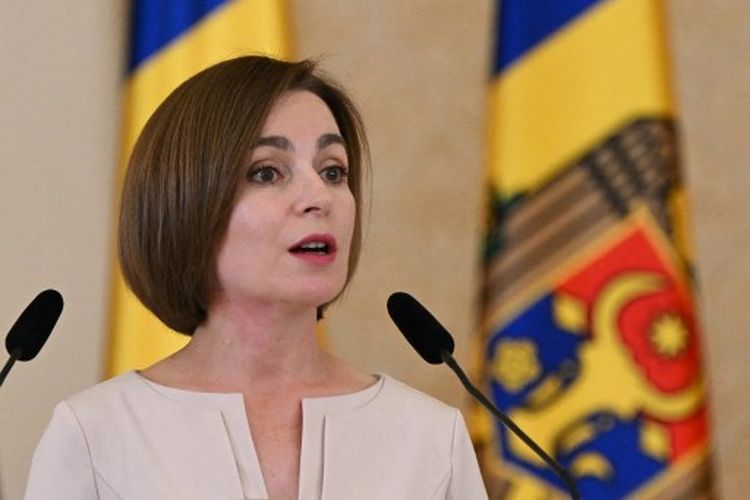 Presiden Moldova Maia Sandu berbicara selama konferensi pers bersama dengan Presiden Rumania di markas Kepresidenan Rumania (Istana Cotroceni) di Bucharest, Rumania, pada 29 Juli 2022.