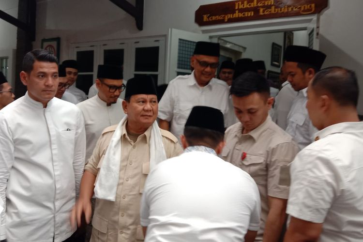 Prabowo Subianto saat berkunjung ke Pesantren Tebuireng, Jombang, Jawa Timur, Minggu (21/5/2023).
