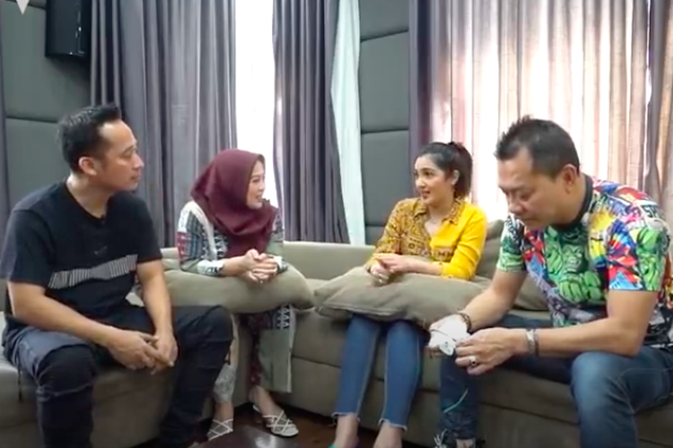 Pasangan Ashanty dan Anang Hermansyah saat berbincang dengan Denny Cagur dan istrinya