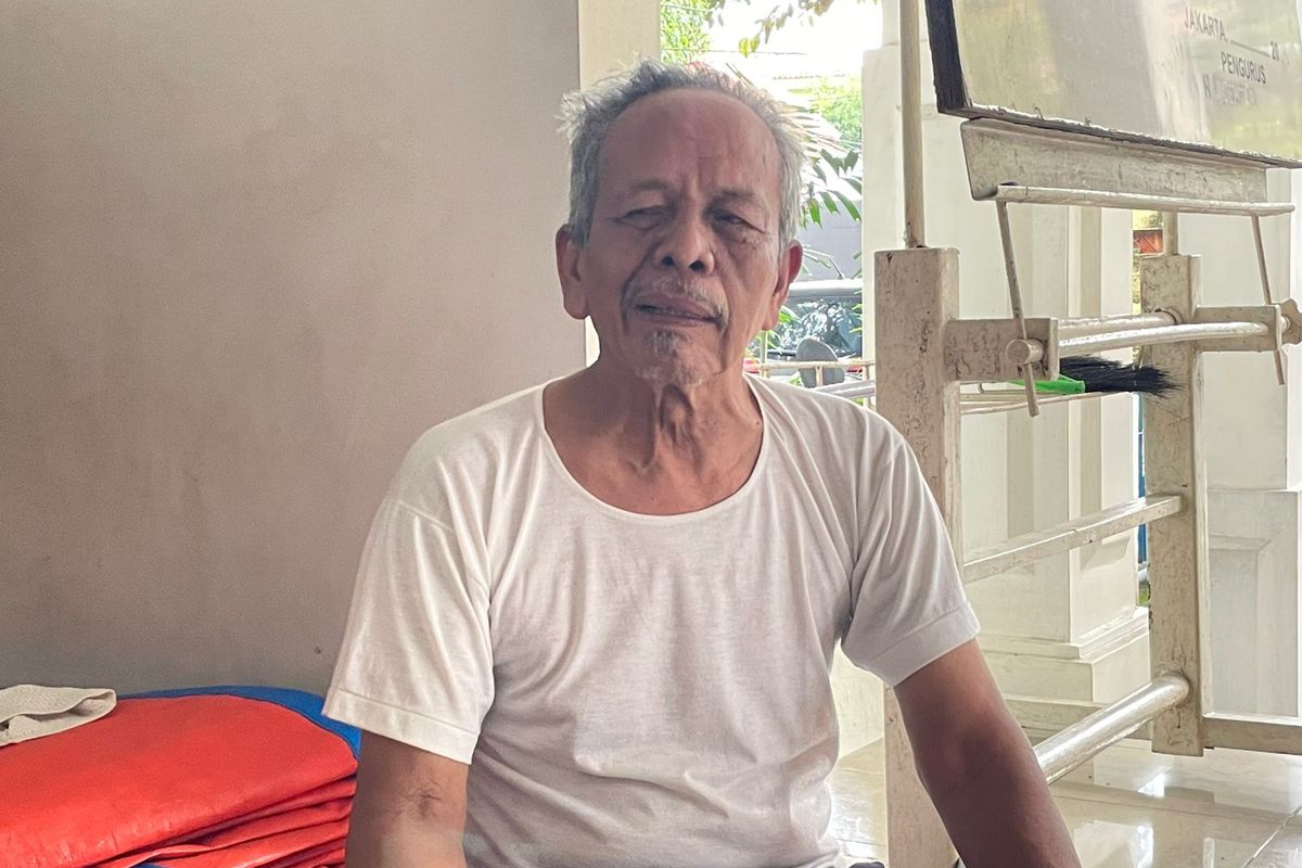 Marbur bernama Tamin (65) saat ditemui Kompas.com di Masjid Al Jabr, Jalan Bango II, Pondok Labu, Cilandak, Jakarta Selatan, Senin (18/3/2024).