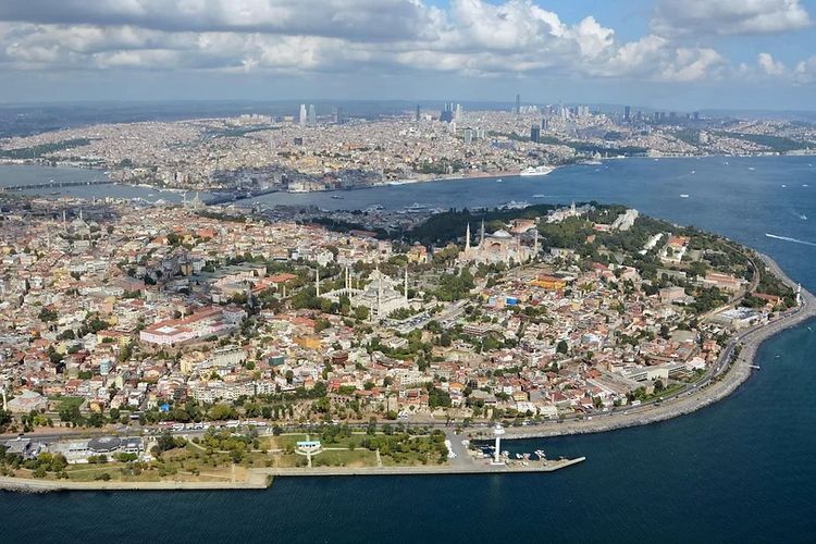 Istanbul, Turki, yang dulunya bernama Konstantinopel.

