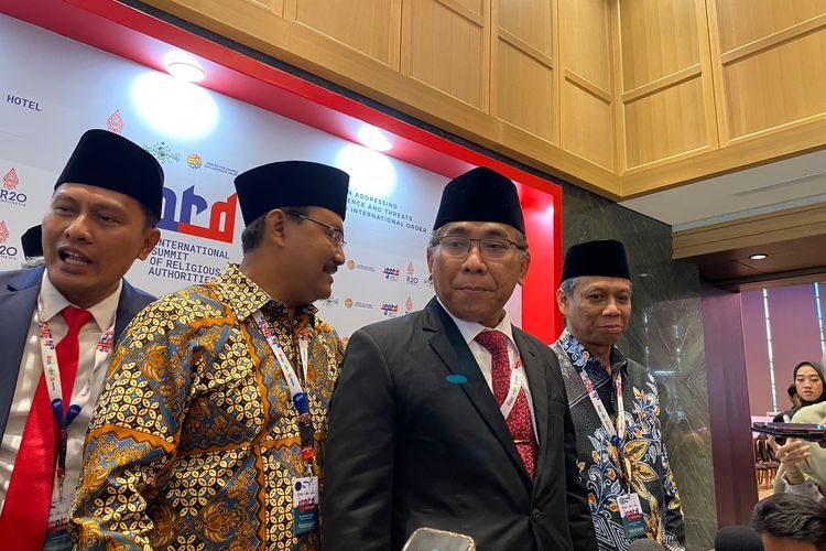 Ketua Umum PBNU Yahya Cholil Staquf di sela acara International Summit of Religious Authority (ISORA) di Jakarta Pusat, Senin (27/11/2023).