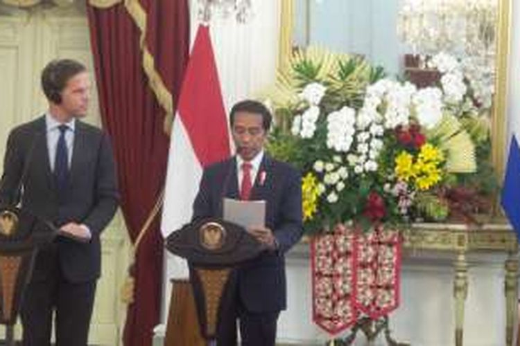 Suasana konferensi pers pertemuan bilateral antara Presiden Joko Widodo dan Perdana Menteri Belanda Mark Rutte di Istana Merdeka Rabu (22/11/2016).